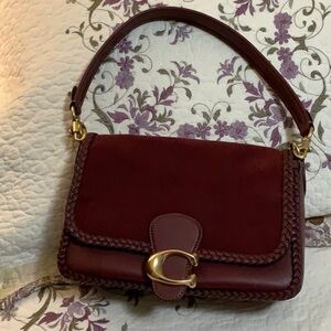 COACH Burgundy Leather Shoulder Bag with Gold Clasp